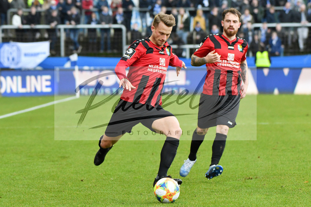 20200201_MEPCHE_0098 | Fußball, Herren: Maximilian Oesterhelweg (Chemnitzer FC) in Aktion, am Ball, Einzelaktion waehrend des Spiels der 3. Liga zwischen SV Meppen und Chemnitzer FC in der Haensch-Arena am 01.02.2020 in Meppen, Deutschland. DFB / DFL REGULATIONS PROHIBIT ANY USE OF PHOTOGRAPHS AS IMAGE SEQUENCES AND/OR QUASI-VIDEO. - Realisiert mit Pictrs.com