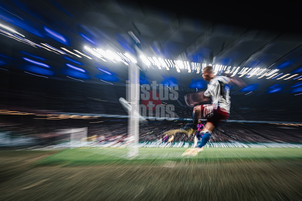 Fußball | Männer | Saison 2024/2025 | 2. Fußball-Bundesliga | 25. Spieltag | Hamburger SV vs. Fortuna Düsseldorf | 08.03.2025 | Eckstoß von Miro Muheim (#28, HSV)