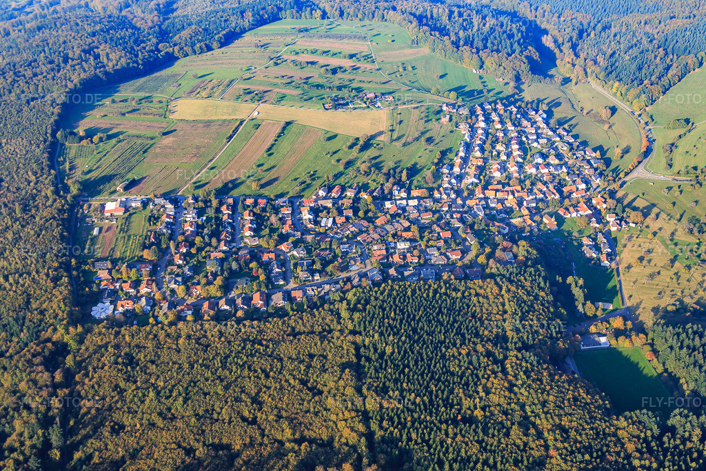 Luftbild: Ortsansicht von Süden im Ortsteil Schluttenbach in Ettlingen im Bundesland Baden-Württemberg in Deutschland. Foto: IMG_075364.jpg vom 26.10.2014 durch Werner Riehm/FLY-FOTO.deAuflösung des Originals: 5472 x 3648 px