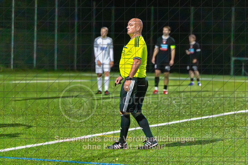 20261008_200547_0226-Bearbeitet_(c)_by_PhotoPeet | #,TSV Eschenbach (weiß) vs. SV Ebersbach (schwarz), Fußball, Bezirkspokal der Herren, Saison 2026/2027, Kunstrasenplatz, Schlater Straße, 73107 Eschenbach, 08.10.2026 - 19:30 Uhr,Foto: PhotoPeet / Sport- &amp; Eventfotografie / Peter Harich