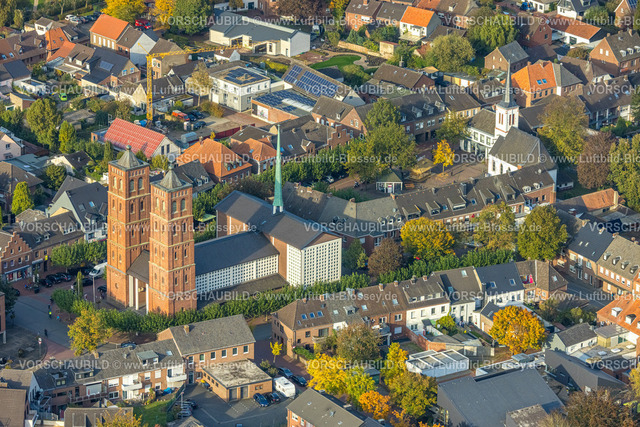 Uedem241014196 | Luftbild, römisch-katholische Pfarrkirche St. Laurentius, Marktplatz und evang. Kirche, Uedem, Niederrhein, Nordrhein-Westfalen, Deutschland