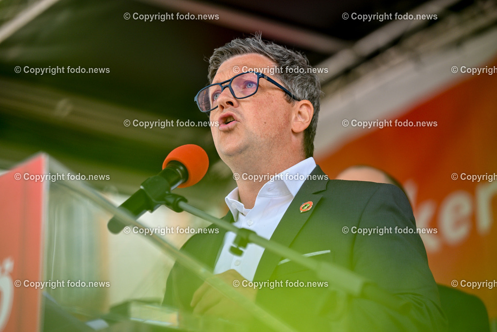 Hauptplatz Linz_ 1. Mai Umzug 2024_ 01.05.2024-88 | 01.05.2024, Hauptplatz Linz, AUT, Hauptplatz Linz, im Bild 1. Mai Umzug 2024 Linz Hauptplatz, SPOE 

LR Michael Lindner (SP)