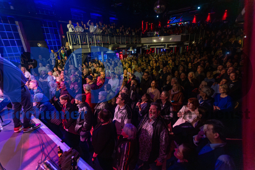 SES_GBAZEC20241227-98 | bond - Realisiert mit Pictrs.com