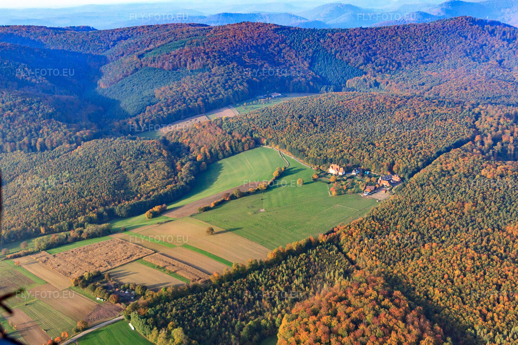 Vue aérienne: Ferme Mellon et Villa Le Riesack à Niederbronn-les-Bains dans le département Bas Rhin, France – .Photo: IMG_54141.jpg prise le 21/10/2012 par Werner Riehm/FLY-FOTO.eu – Résolution de l'original: 4752 x 3168 px – Ferme Mellon - Restaurant et chambres d'hôtes – Gite de groupe en Alsace. Fetes de famille. Villa le Riesack. Capacit\xc3\xa9: 30 \xc3\xa0 50 Personnes