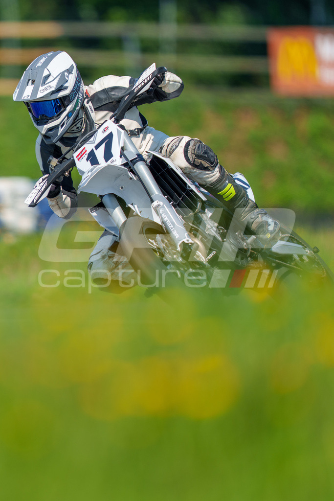 G-Cup + Supermoto Staatsmeisterschaft + Hungarian Supermoto Championship | GRIPcapture steht für authentische Sportfotografie in Österreich – für Momente, die mehr sind als Geschwindigkeit oder Ergebnis. Es geht um Emotion, Spannung, Fokus und den Augenblick, der oft nur einen Wimpernschlag dauert.Ob Motorsport, Teamsport oder 