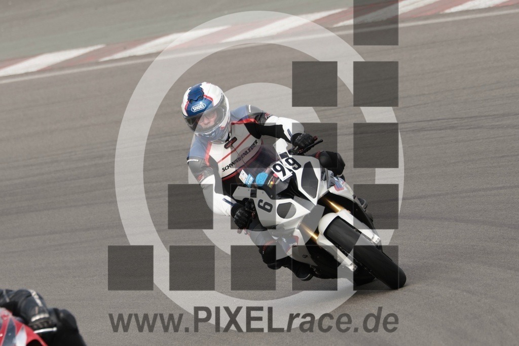 0699-20250503_10282 | Schöne Erinnerungen an spannende Momente - das festzuhalten ist unser Job. PIXELrace.de ist seit 2003 auf den Rennstrecken Europas unterwegs um die Action draußen beim Fahren und die wunderbare Stimmung imm Fahrerlager für euch einzufangen.