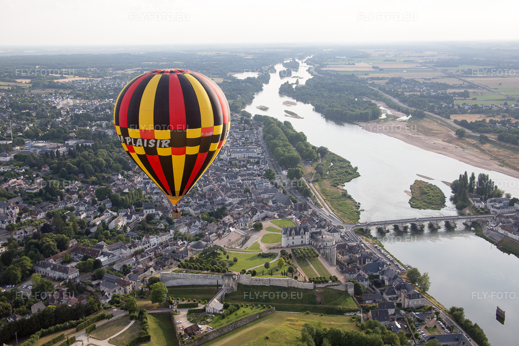Vue aérienne: Vue de la ville à Amboise dans le département Indre et Loire, France. Photo: IMG_082389.jpg prise le 20/06/2015 par Werner Riehm/FLY-FOTO.eu – Résolution de l'original: 5472 x 3648 px