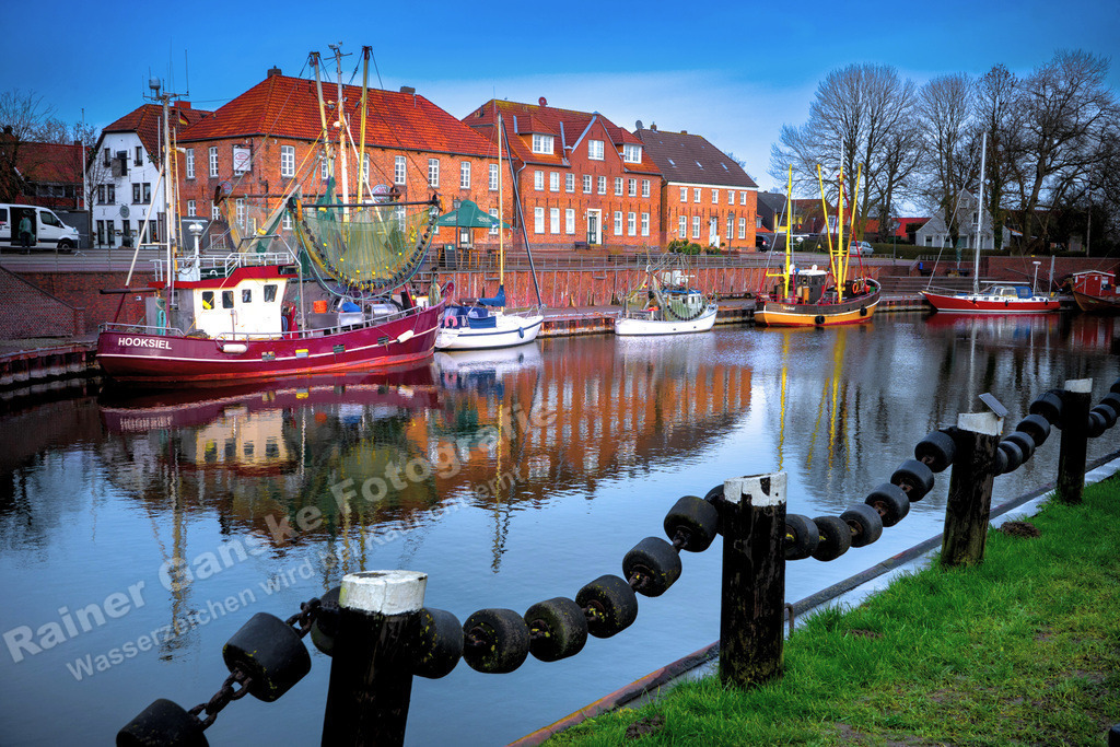 023 Hooksiel Alter Hafen - 08-01-2022 -R Ganske | Onlineshop mit Bildern von Stränden, Häfen und Meer. Leinwände, Poster, Kalender und andere Materialien erhältlich. Kommerzielle Lizenzen möglich.  - Realisiert mit Pictrs.com