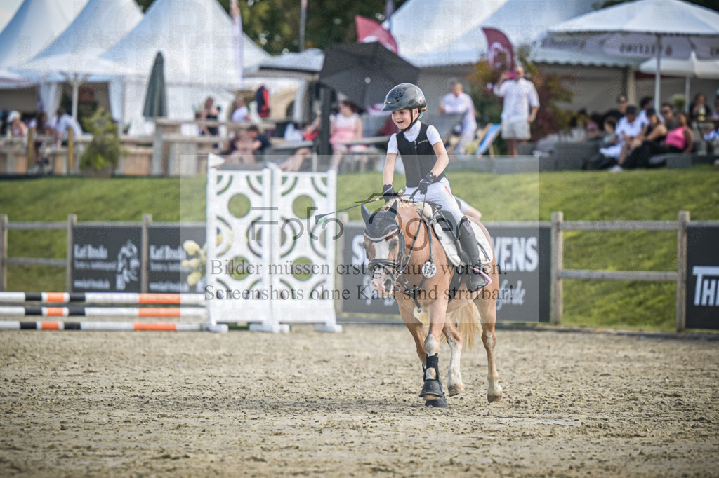DOS_0807 | Entdecke hochwertige Reitturnierfotos von Foto Oger. Professionell, emotional und authentisch – jetzt Lieblingsmomente im Shop bestellen. - Realisiert mit Pictrs.com