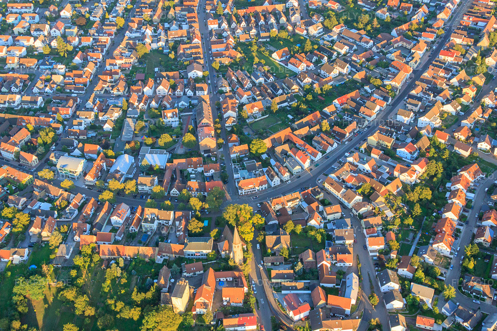 Luftbild: Ortsansicht im Ortsteil Eggenstein in Eggenstein-Leopoldshafen im Bundesland Baden-Württemberg in Deutschland. Foto: IMG_59740.jpg vom 04.09.2013 durch Werner Riehm/FLY-FOTO.de