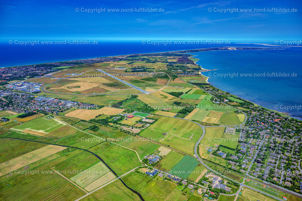 Sylt_Tinnum_ELS_4457210625 | SYLT 21.06.2025 Ortsansicht und Orts- Zentrum an der Meeres- Küste der Nordsee auf der Insel Sylt in Tinnum im Bundesland Schleswig-Holstein, Deutschland. // Center on the seacoast of North Sea on Sylt Island in Tinnum in the state Schleswig-Holstein, Germany. Foto: Martin Elsen