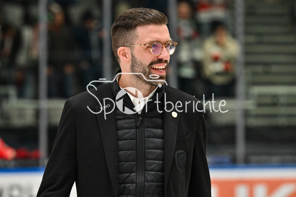 Augsburger Panther - Düsseldorfer EG | Im Bild AEV Gesellschafter Max HORBER / Einzelfoto / Freisteller / DEL: Augsburger Panther - Duesseldorfer EG, Curt Frenzel Stadion am 04.03.2025