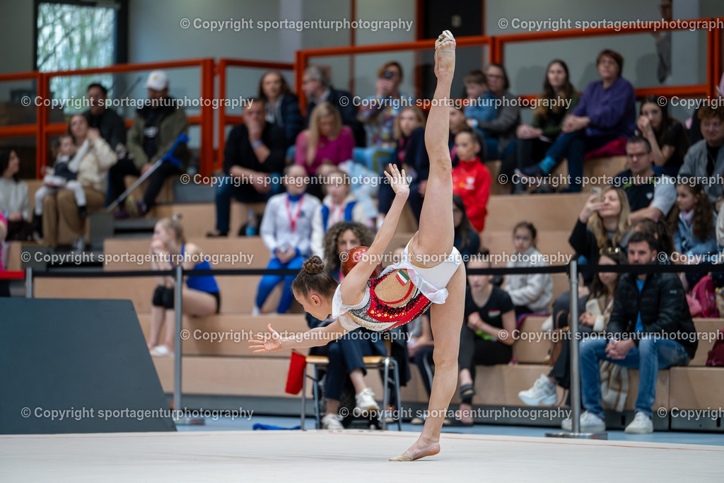 Z7A_3003 | HUN Vivien Peter Gymnastik International 2026 in der Sporthalle Schmiden in Fellbach (Deutschland).Foto: Klaus Gruber / sportagenturphotography - Realisiert mit Pictrs.com