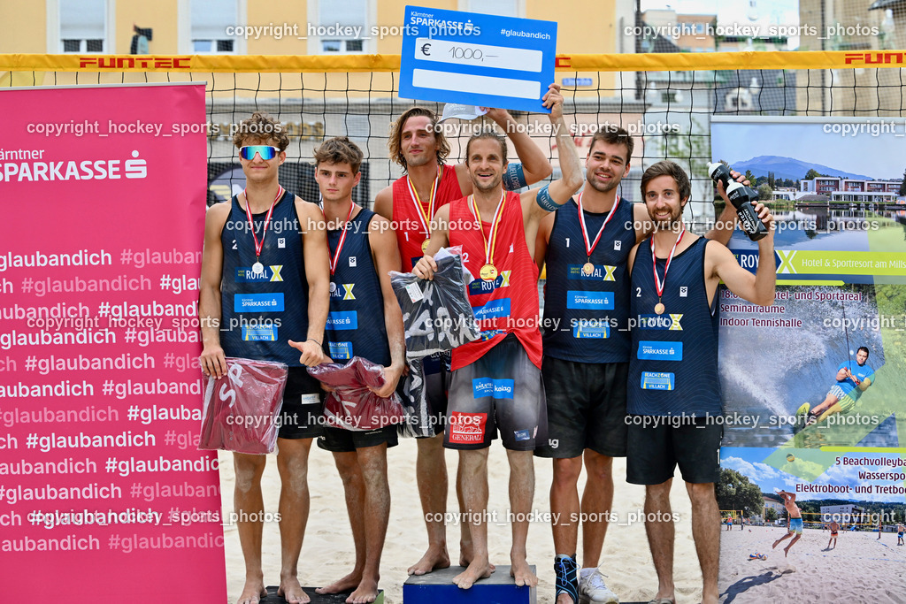 Kärntner Landesmeisterschaft Beach Volleyball | KLEMEN Michael Mario, SPONER Philipp, #2 HUBER Alexander Philipp, #1 FRIEDL Felix, RAINER Christian, RIEGLER Stefan, Kärntner Landesmeisterschaft Beach Volleyball, Kärntner Landesmeisterschaft Beach Volleyball am 18.08.2024 in Villach (Rathausplatz Villach), Austria, (Photo by Bernd Stefan)