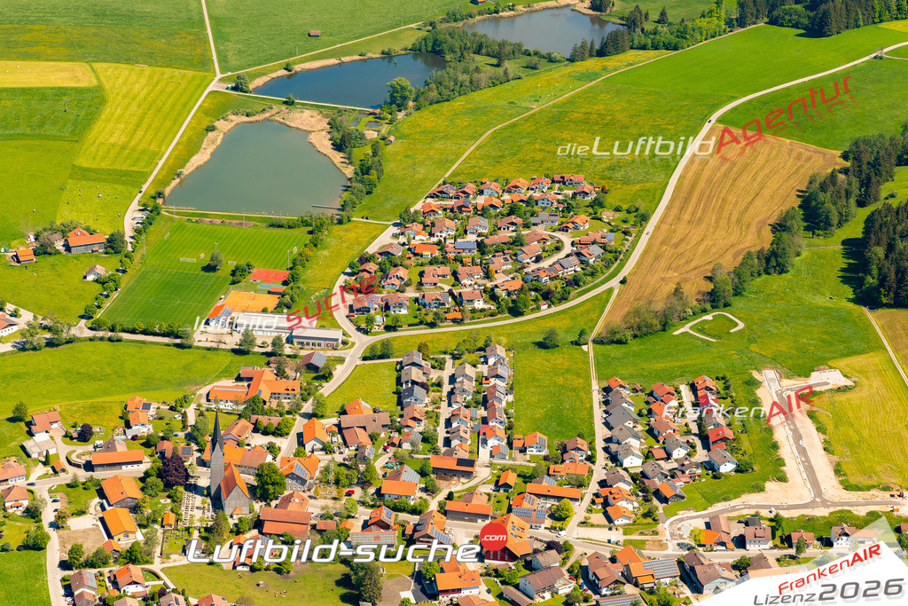 Das Luftbild zeigt :  Wald - Die Luftaufnahme wurde 2024 vom UL-Flugzeug aus erstellt ( keine Drohne ) - Hochauflösende Luftaufnahme - Für grossformatige Ausdrucke geeignet. Die Geschenkidee !Mit Lizenz und Bildrechte bestellbar