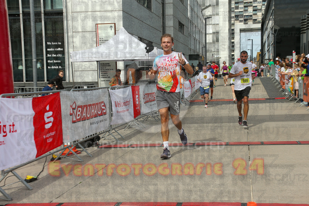 250920_1326_EX1_4587 | Sportfotografie im Rhein-Sieg Kreis, Köln, Bonn, NRW, Rheinland Pfalz, Hessen, etc. Unser Tätigkeitsfeld umfasst den Laufsport vom Volkslauf über den Marathon, Duathlon, Triathon bis zum Ultralauf wie Kölnpfad Ultra oder Schindertrail.