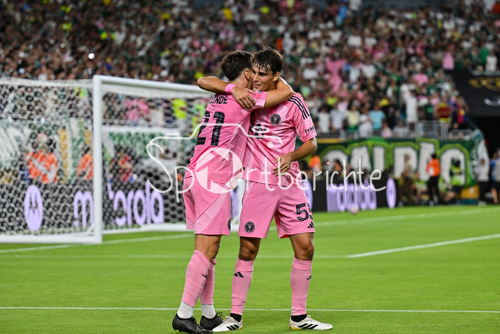Inter Miami CF - Palmeiras Sao Paulo | Jubel nach dem Treffer zum 1-0 durch Tadeo ALLENDE (Inter Miami 21) / Tor / Torschuetze / Freude / Happy / FIFA Club World Cup: Inter Miami CF - Palmeiras Sao Paulo, Hard Rock Stadium am 23.06.2025 / NOT FOR SALE IN USA / Federico REDONDO (Inter Miami 55)