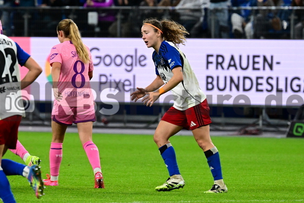 KBS Picture_HSV-Hoffenheim_Frauen_050 | Brunnthaler Melanie (HSV Frauen) jubelt ein wenig ,Sportplatz :  Volksparkstadion, - Realisiert mit Pictrs.com
