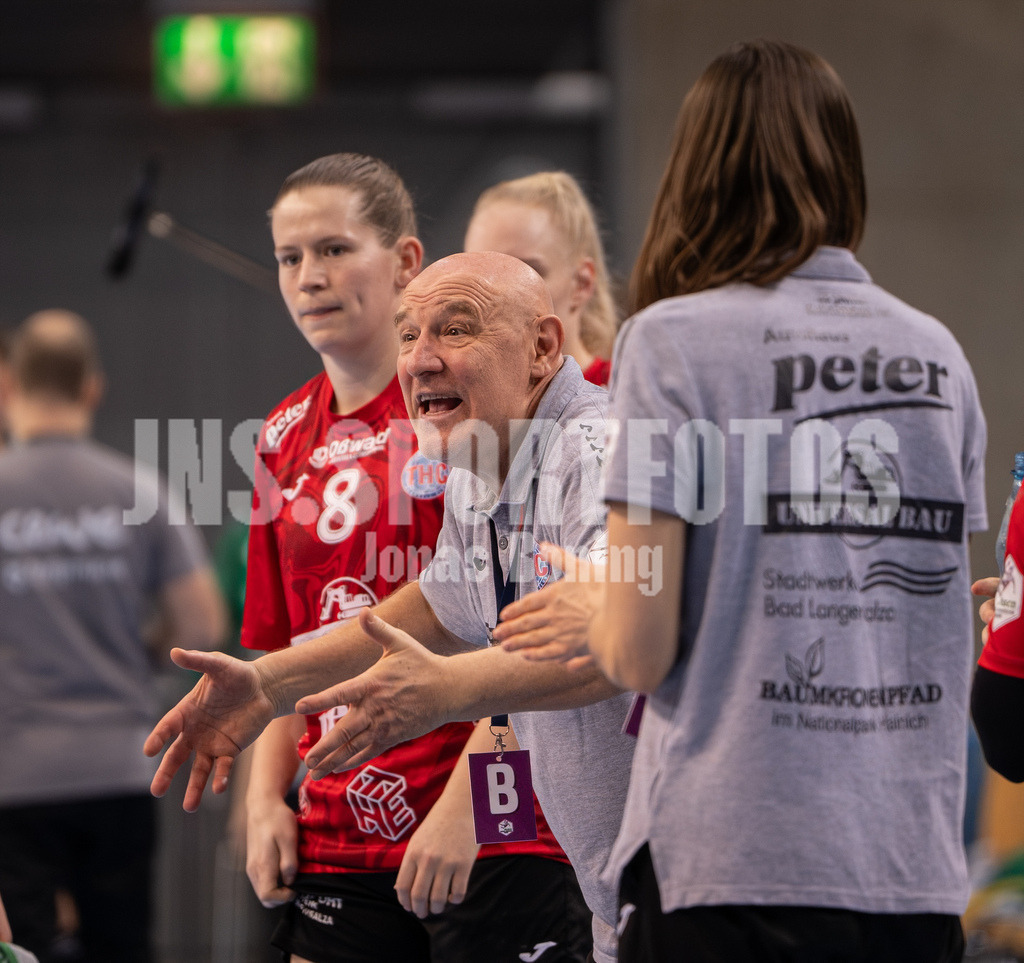 Handball I Frauen I Saison 2025-2026 I 1. HBF I 17. Spieltag I VFL Oldenburg - Thüringer HC I 0845 | Herbert Müller (Thüringer HC) - Realisiert mit Pictrs.com