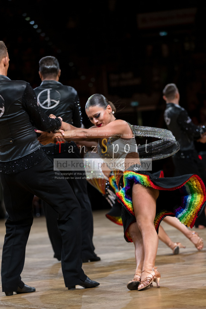 20241109_DM-Formationen_6391 | Tanzsportbilder, Standardtanz, Lateintanz, WDSF, DTV, LTVB, dancecomp, goc, hessen tanzt, blaues band der spree, walzer, tango, wiener walzer, slowfox, quickstepp, samba, rumba, cha-cha-cha, paso doble. jive, hd-kroft photography, turniertanzsport