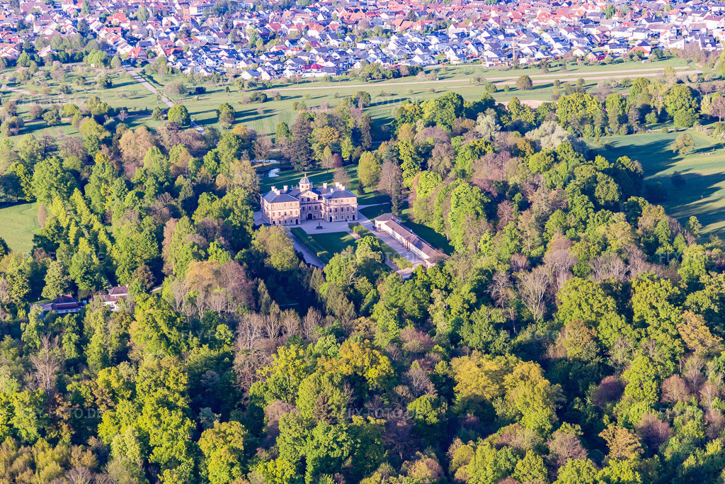 Luftbild: Schloß Favorite bei Förch im Ortsteil Förch in Rastatt im Bundesland Baden-Württemberg in Deutschland. Foto: IMG_099172.jpg vom 23.04.2017 durch Werner Riehm/FLY-FOTO.de