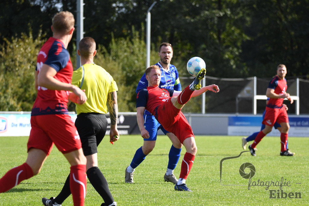 FC Rastede-GVO Oldenburg | Herren Bezirksliga 2; FC Rastede (blau)-GVO Oldenburg (rot) am 29.09.2024; in Rastede (Sportanlage Köttersweg), Photo: Philip Eiben 2024 - Realisiert mit Pictrs.com
