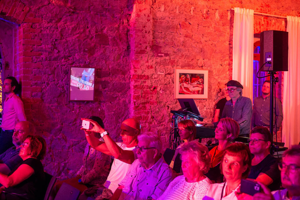 Maria Markesini Konzert | Maria Markesini meets Klazz Brothers im Forte Belvedere Leisnig zum Festival Hallo Leisnig 2022. - Realisiert mit Pictrs.com