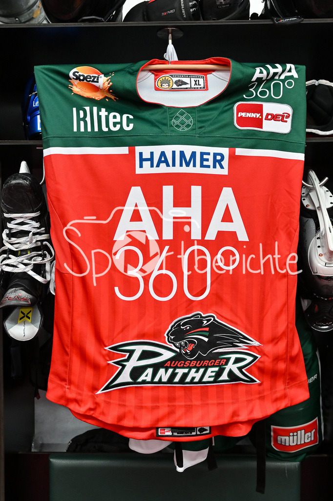 Augsburger Panther - Kölner Haie | Die Trikots der Panther haengen schon in der Kabine / DEL: Augsburger Panther - Koelner Haie, Curt Frenzel Stadion am 02.03.2025