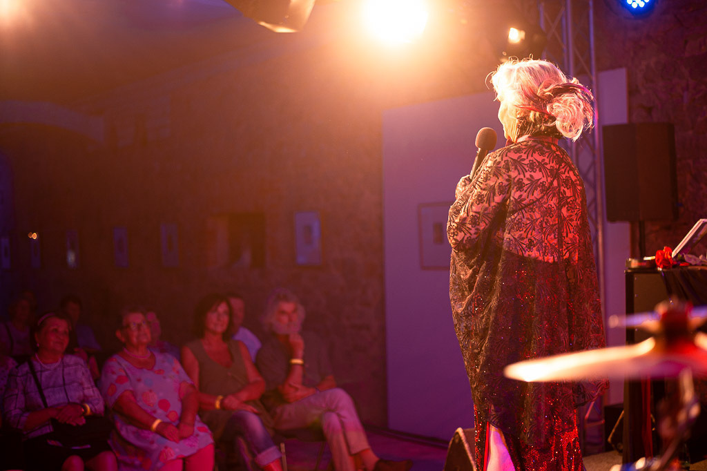 Konzert Dorit Gäbler | Dorit Gäbler im Forte Belvedere Leisnig zum Festival Hallo Leisnig 2022. - Realisiert mit Pictrs.com