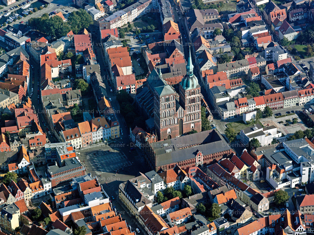 2581123 | STRALSUND 2005 Kirchengebäude der Sankt Nikolai -Gemeinde im Ortsteil Andershof in Stralsund im Bundesland Mecklenburg-Vorpommern. Weiterführende Informationen bei: Ev. Kirchengemeinde St. Nikolai,  Hansestadt Stralsund. // church building Sankt Nikolai -Gemeinde in the district Andershof in Stralsund in the state Mecklenburg - Western Pomerania. Further information at: Ev. Kirchengemeinde St. Nikolai,  Hansestadt Stralsund. Foto: Gerhard Launer