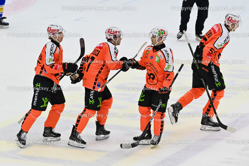 EC IDM Wärmepumpen VSV vs. Moser Medical Graz99ers | Jubel Graz 99ers, #52 Paul Huber Graz 99ers, #7 Nicholas Bailen Graz 99ers, #21 Lukas Haudum Graz 99ers, EC IDM Wärmepumpen VSV vs. Moser Medical Graz99ers, EC IDM Wärmepumpen VSV vs. Moser Medical Graz99ers am 30.12.2025 in Villach (Stadthalle Villach), Austria, (Photo by Bernd Stefan)