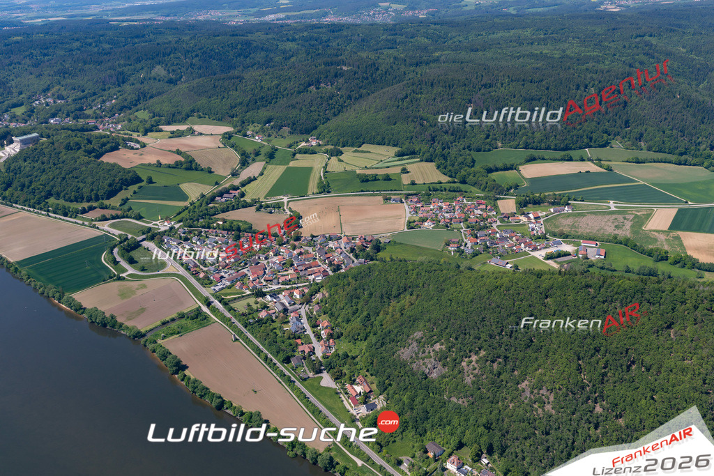 Die Luftaufnahme Sulzbach-an-der-Donau - Donaustauf wurde 2021 mittels Flugzeug (keine Drohne) erstellt. Hohe Auflösung -für große Poster und Wandbilder geeignet!