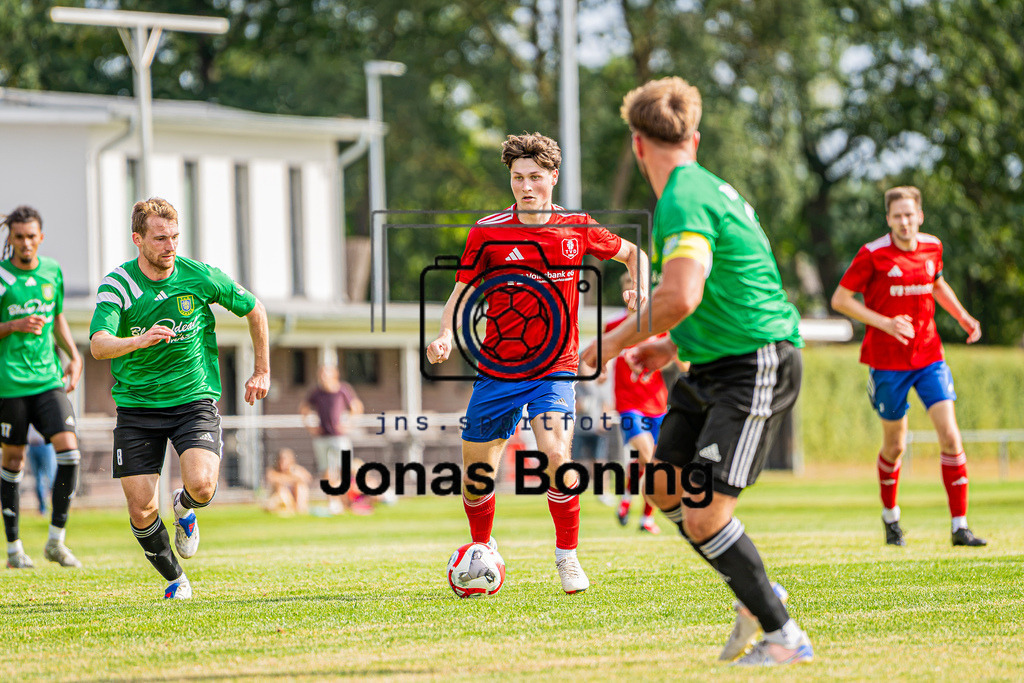 Fußball I Herren I Saison 2026-2027 I Landesliga Weser-Ems I 3. Spieltag I TV Dinklage - TuS Pewsum I 38523 | jns.sportfotos - Realisiert mit Pictrs.com