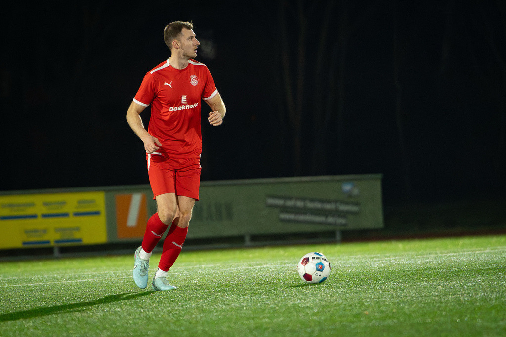 Fußball I Herren I Saison 2025-2026 I Freundschaftsspiel I TSV Grossenkneten - TuS Lutten I 0869 | jns.sportfotos - Realisiert mit Pictrs.com