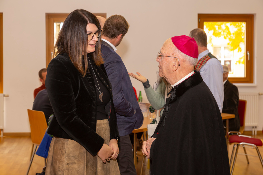Festmesse-138 | Fotodoku der Festmesse anläßlich der Seligsprechung von Maria Theresia LEDOCHOWSKA 1975, zelebriert von Altbischof DDr. Klaus Küng und Pfarrer Mag. Zenon PAJAK in der Pfarrkirche Loosdorf. 