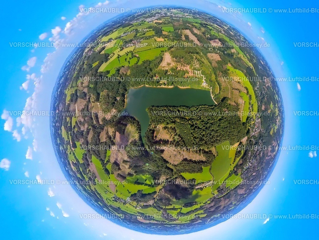 Breckerfeld230890034 Gloertalsperre | Luftbild, Glörtalsperre in Hügellandschaft, Waldgebiet mit Waldschäden, Erdkugel, Fisheye Aufnahme, Fischaugen Aufnahme, 360 Grad Aufnahme, tiny world, Loh, Breckerfeld, Ruhrgebiet, Nordrhein-Westfalen, Deutschland