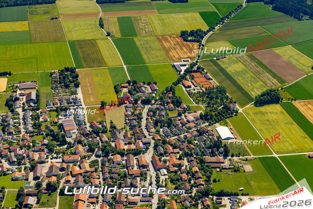 Aktuelles Luftbild von Höhenkirchen Höhenkirchen-Siegertsbrunn - Die Luftaufnahme wurde 2022 mittels UL-Flugzeug erstellt ( keine Drohne ) - hochauflösende Kamera-Systeme von  Canon -Beste Qualität - Für grossformatige Ausdrucke geeignet. Die Geschenkidee !