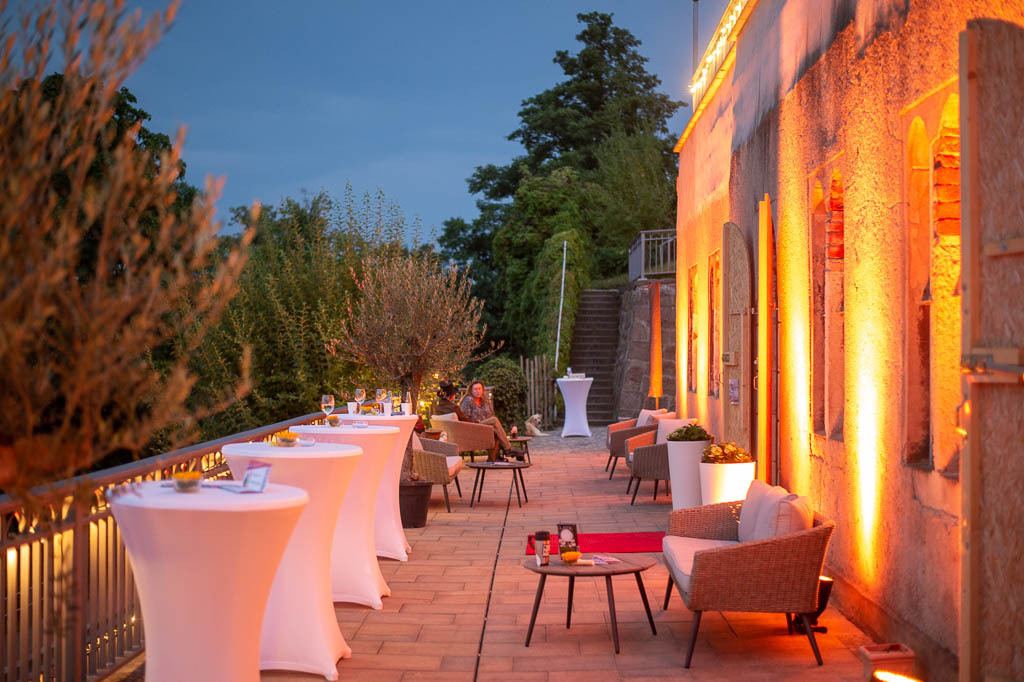 Claudia Michelsen zur Lesung im Forte Belvedere Leisnig | Zur Marlene-Dietrich-Lesung mit Schauspielerin Claudia Michelsen im Forte Belvedere Leisnig zum Festival Hallo Leisnig 2022. - Realisiert mit Pictrs.com