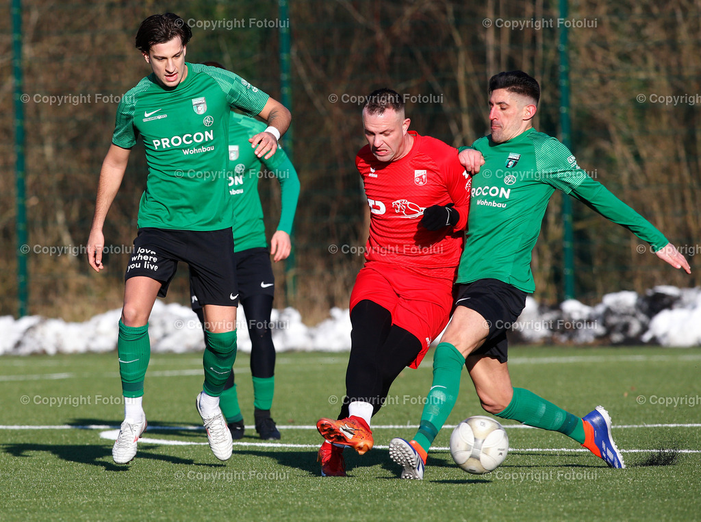 A_LUI_190125_20 | SPORT FUSSBALL TESTSPIEL ASKOE OEDT -UNION PROCORN DIETACH 18.01.2025 IM BILD :NENAD VIDACKOVICA (OEDT) UND LUKA VALENTIC UND ALBERTO VEGE PRADA  ( BEIDE DIETACH) FOTO:FOTOLUI