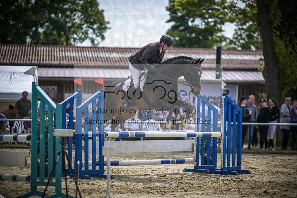 DOS_0349 | Entdecke hochwertige Reitturnierfotos von Foto Oger. Professionell, emotional und authentisch – jetzt Lieblingsmomente im Shop bestellen.Deutschlandweite Turnierfotografie. - Realisiert mit Pictrs.com