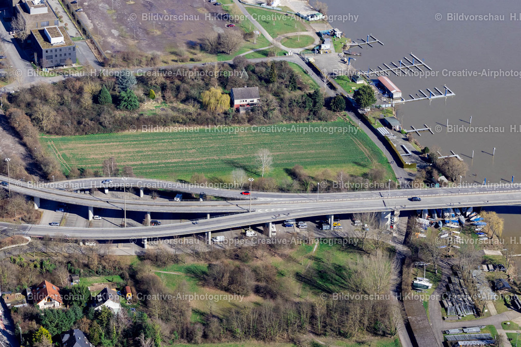 Luftbilder Koblenz-9917 | Luftbildfotografie Fluß - Brückenbauwerk zur Überquerung " Kurt-Schumacher-Brücke " an der Straße Kurt-Schumacher-Brücke, An der Fähre in Koblenz im Bundesland Rheinland-Pfalz, Deutschland - Realisiert mit Pictrs.com