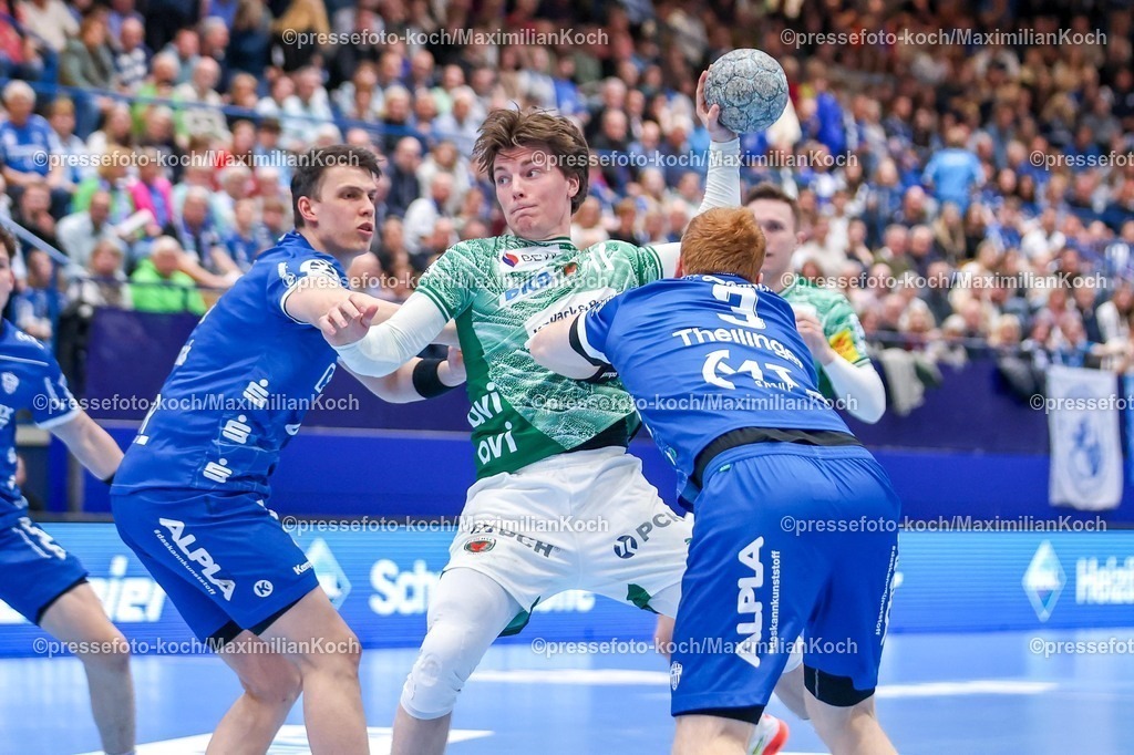 xkwix12042602032 | 2026.04.12, xkwix, Handball, HBL, TBV Lemgo Lippe -  Füchse Berlin, PHOENIX CONTACT arena, 28.Spieltag, Saison 2025 / 2026: Nils Lichtlein (Füchse Berlin #17) beim Wurf im Zweikampf mit Nicolai Theilinger (TBV Lemgo Lippe #3) DFB regulations prohibit any use of photographs as image sequences and or quasi-video. Photo: xKamilxWilkowskixPressefotoKochx