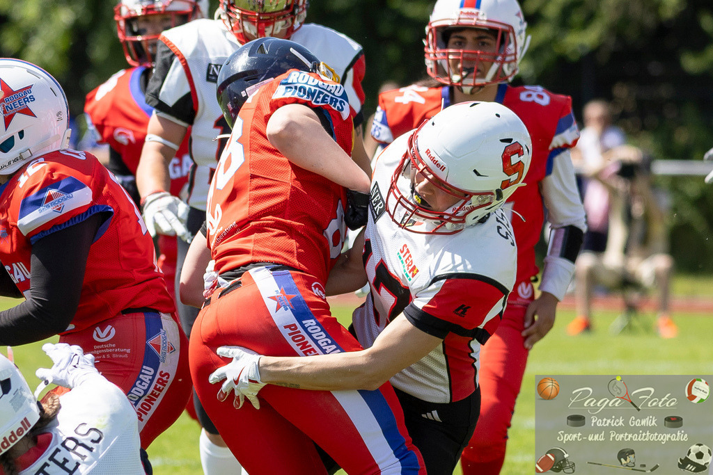 GFLW 1: German Football League Women 1: Rodgau Pioneers Ladies - Stuttgart Scorpions Sisters, 07.06.2026 | Vera Mössinger (Rodgau Pioneers Ladies #88) wird von Pia Mende (Stuttgart Scorpions Sisters #17) getackled, Rodgau Pioneers Ladies - Stuttgart Scorpions Sisters, Rodgau, Maingau-Energie-Stadion "Am Weichsee", 7.6.2026 - Realisiert mit Pictrs.com