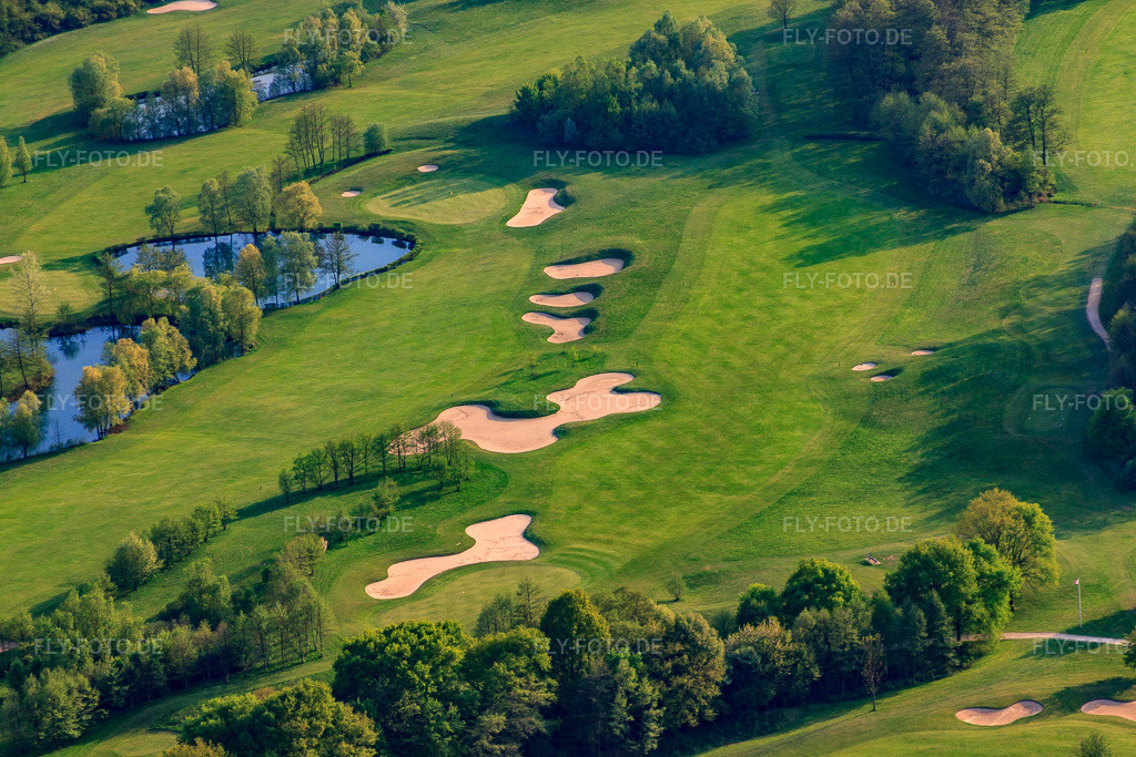 Luftbild: Teiche und Greens am Golfclub Soufflenheim Baden-Baden in Soufflenheim im Bundesland Bas-Rhin in Frankreich. – Foto: IMG_39489.jpg vom 14.04.2011 durch Werner Riehm/FLY-FOTO.de – Auflösung des Originals: 4752 x 3168 px