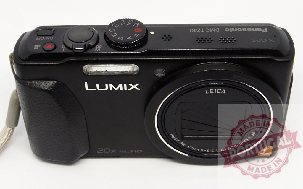 Panasonic Lumix DMC-TZ40 compact digital camera | Panasonic Lumix DMC-TZ40 camera showcasing the Leica lens and compact design - Realisiert mit Pictrs.com