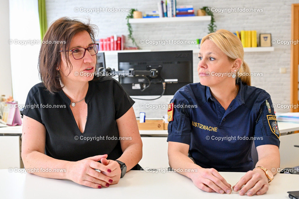 Justizanstalt Linz_ 29.04.2024_-11 | 29.04.2024, Linz, AUT, Justizanstalt, Justizwache, im Bild Iris Hofer (Leitung der Justizanstalt Linz), Alexandra Roth (Major, JA)