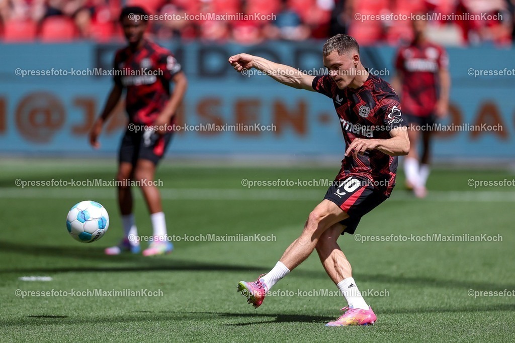 B0411052503341 | 11.05.2025, Fußball, Bayer 04 Leverkusen - Borussia Dortmund, 1. Fußball Bundesliga, 33. Spieltag, BayArena, Saison 2024 2025: Florian Wirtz (Bayer04 Leverkusen #10) DFB regulations prohibit any use of photographs as image sequences and or quasi-video.