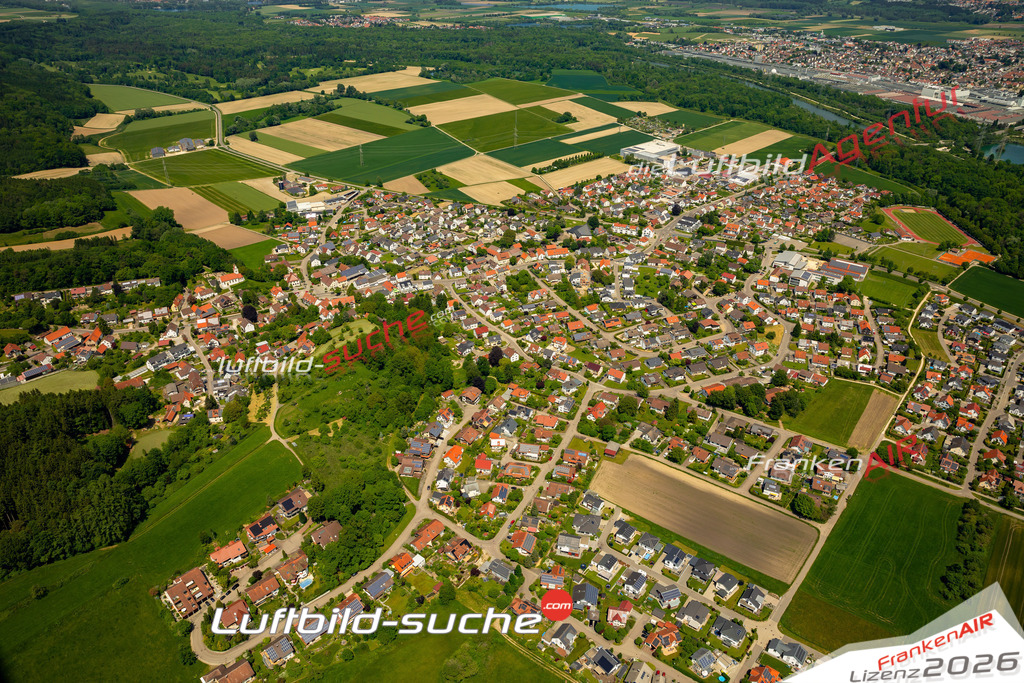 Das Luftbild zeigt  Illerrieden - Die Luftaufnahme wurde 2023 vom UL-Flugzeug aus erstellt ( keine Drohne ) - Hochauflösende Luftaufnahme - Für grossformatige Ausdrucke geeignet. Die Geschenkidee !Mit Lizenz und Bildrechte bestellbar