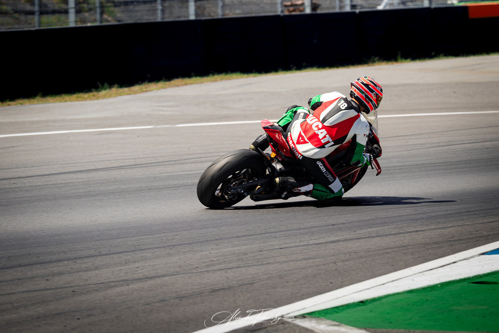 Ducati Trackday Hockenheimring 2026 | Entdecken Sie die faszinierende Welt von Alexander Tschuncky Arts: Kreative Fotografie, atemberaubende Automobilkunst und hochwertiger Bilderdruck. Lassen Sie sich inspirieren! - Realisiert mit Pictrs.com