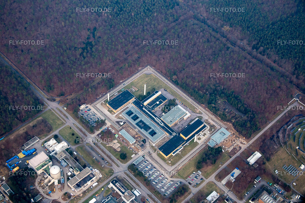 Leopoldshafen, KIK Campus Nord | Luftbild: Leopoldshafen, KIK Campus Nord im Ortsteil Leopoldshafen in Eggenstein-Leopoldshafen im Bundesland Baden-Württemberg in Deutschland. Foto: IMG_076653.jpg vom 13.02.2015 durch Werner Riehm/FLY-FOTO.de - Realisiert mit Pictrs.com